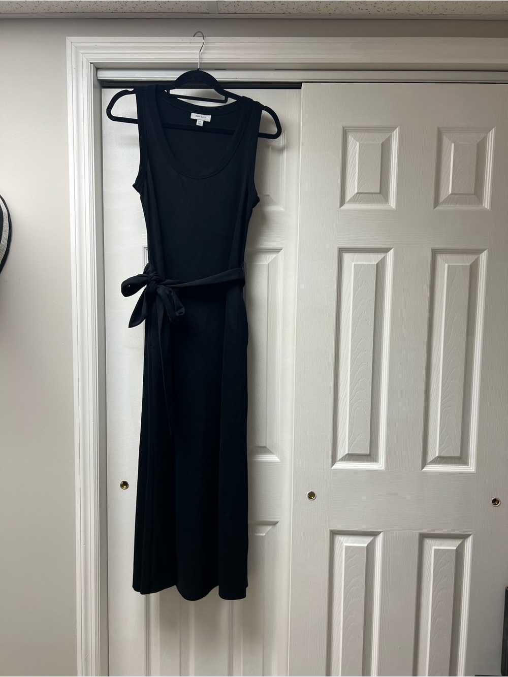 Sleeveless Black Tie-Waist Maxi Dress